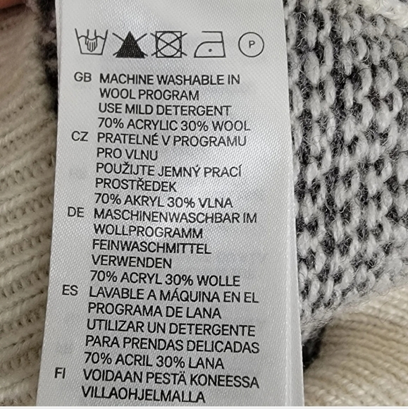 divided H & M printed wool blend pull over grandpa sweater size medium - Picture 4 of 4